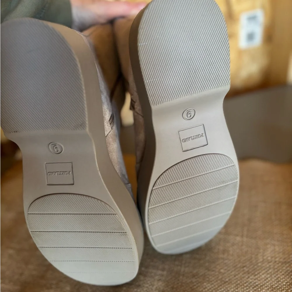 Women's Suede Ankle Boots - Taupe - Picture 4 of 4